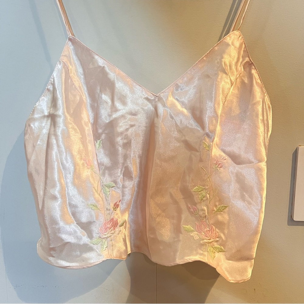 VINTAGE | deadstock Natori pink cottagecore floral embroidered satin crop top - Picture 2 of 9